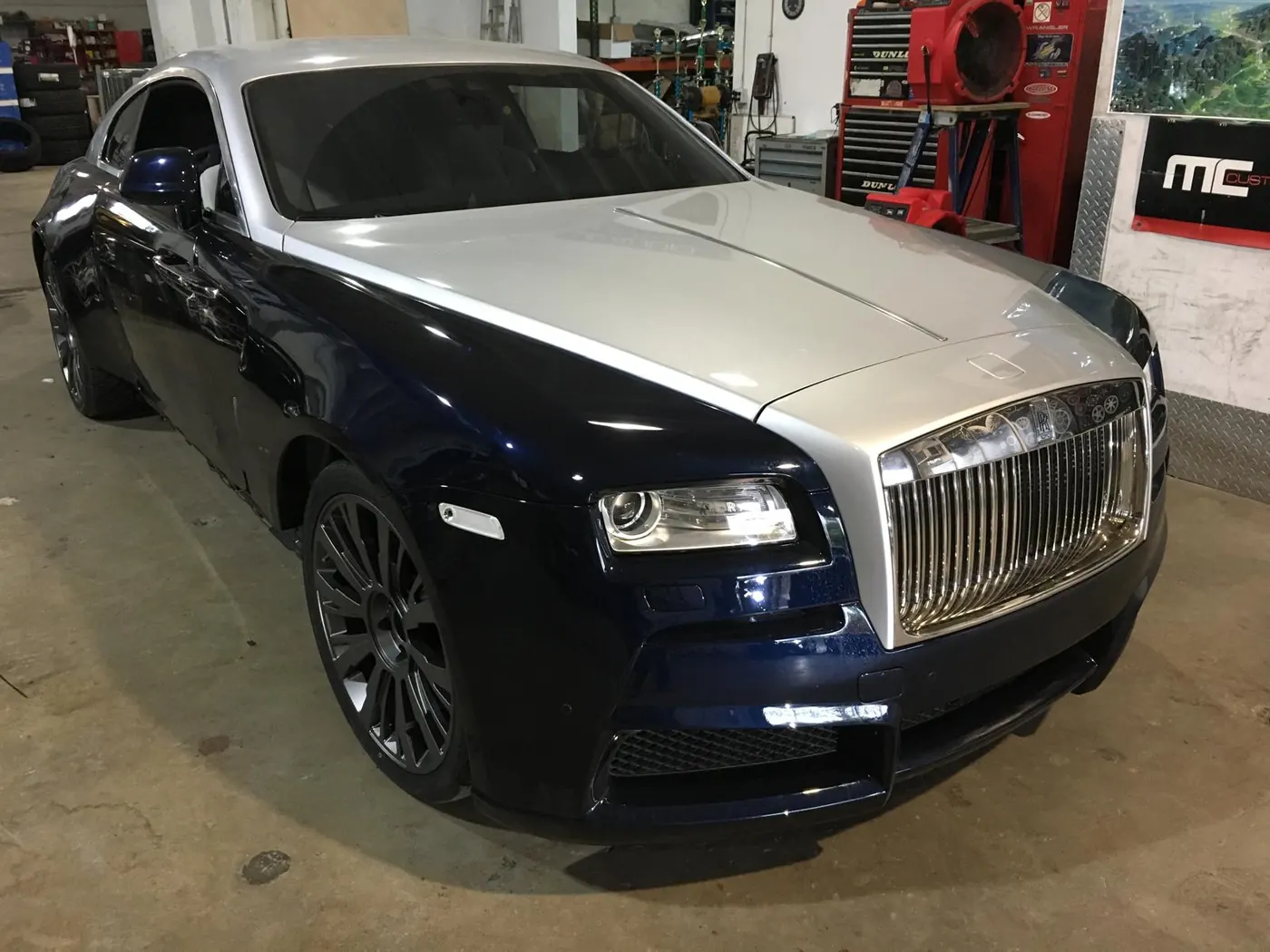 Custom two-tone paint Rolls-Royce Wraith