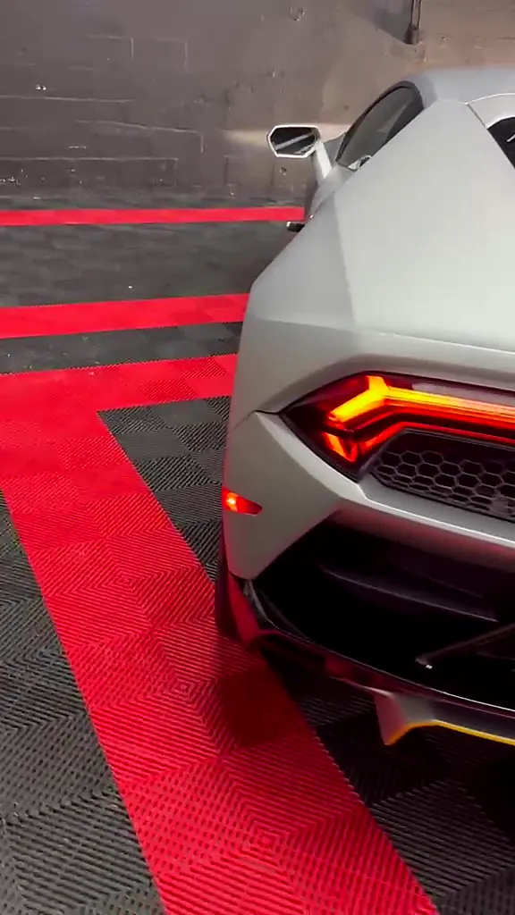 Lamborghini Huracan EVO rear