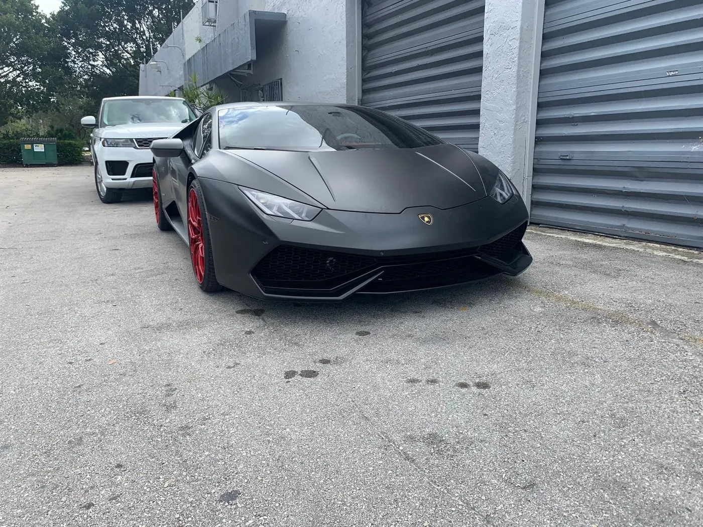 Lamborghini Huracan matte black body kit