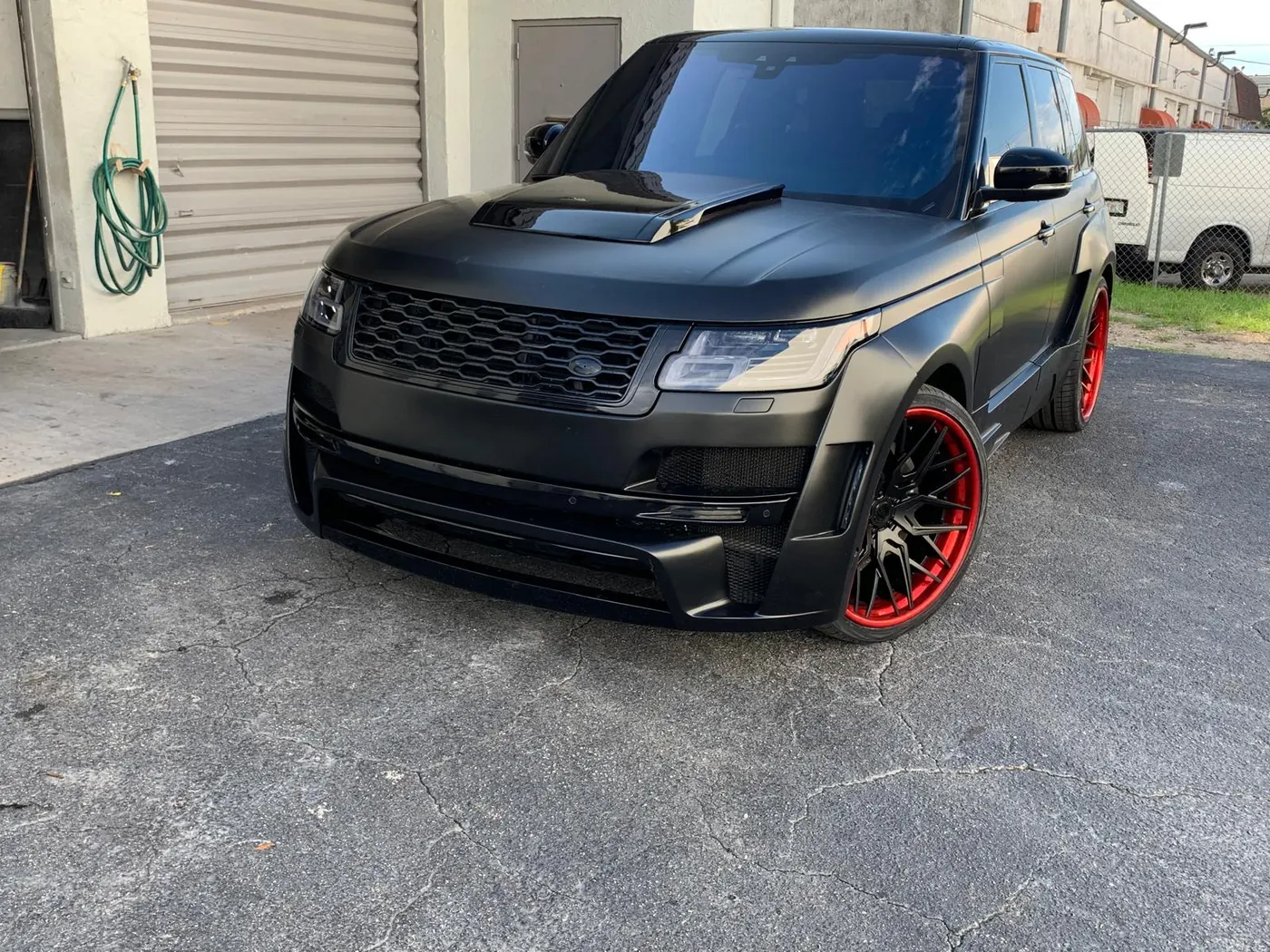 Custom painted wheels on a widebody Range Rover